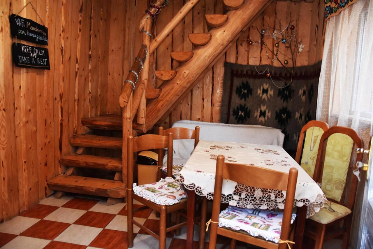 Guest House Mandrivnyi Rooms&Apartments Jasiňa Exteriér fotografie