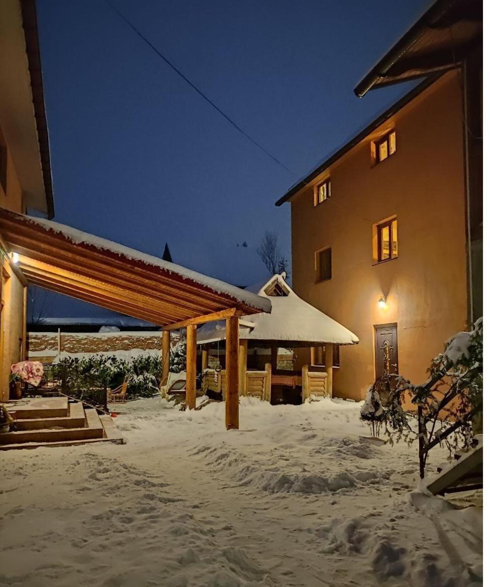 Guest House Mandrivnyi Rooms&Apartments Jasiňa Exteriér fotografie